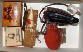 6 darabos szocreál tétel: benne úttörő-öv és síp, vasaló