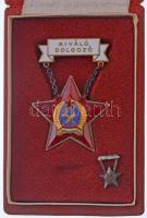 ~1950. Kiváló dolgozó Rákosi-címeres zománcozott fém kitüntetés miniatűrrel, eredeti dombornyomott tokban T:1-