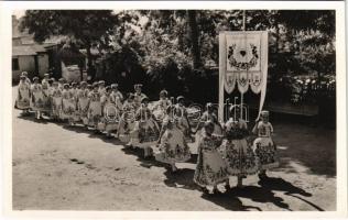 Kalocsai népviselet, magyar folklór / Hungarian folklore, peasant costumes from Kalocsa