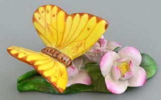 Herendi porcelán pillangó, kézzel festett, jelzett, minimális lepattanással, 6×3,5 cm