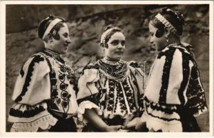 Baranyai sokác leányok, magyar folklór / Hungarian folklore, Sokac girls from Baranya