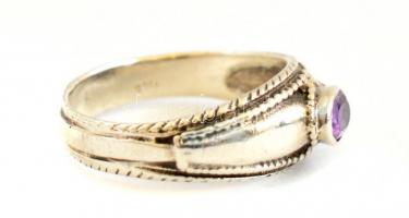 Ezüst(Ag) gyűrű, ametiszttel, jelzett, méret: 51, bruttó: 3 g
