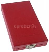 1964. "A Munka Érdemrend" bronz fokozata, zománcozott Br kitüntetés szalagon, miniatűrrel ...