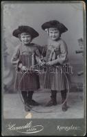 cca 1900-1910 Lánytestvérpár karikával és kalapban, keményhátú fotó Hamedli utóda Kaposvár műterméből, jobb felső sarkában és alján kisebb sérüléssel, 10,7x6,7 cm