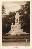 Budapest V. Semmelweis szobor. Rigler r.-t. 8. sz.