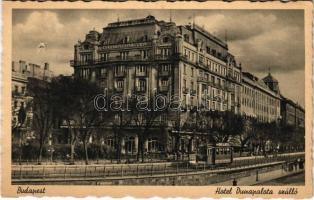 Budapest V. Hotel Dunapalota szálloda, villamos (lyuk / hole)