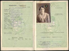 1930 Fényképes útlevél m. kir. főállatorvos neje nevére, Kaposvárott kiállítva. 1935-ben és 1936-ban meghosszabítva, mindkét alkalommal 50 fillér okmánybélyeggel Jugoszláv bélyegzésekkel és okmánybélyegekkel valamint olasz pecsétekkel