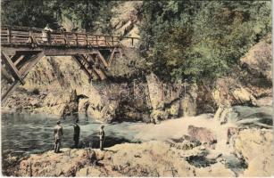 1909 Herkulesfürdő, Herkulesbad, Baile Herculane; vízesés, fahíd. Eberle Keresztély kiadása / Wasserfall / waterfall, wooden bridge (EK)