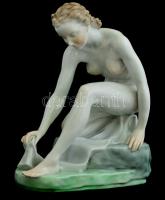 Herendi mosakodó porcelán női alak, kézzel festett, jelzett, hibátlan, Donner S.A. és Tertia jelölésekkel, formaszámmal, 25x21 cm