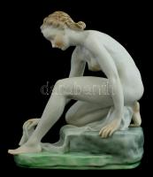 Herendi mosakodó porcelán női alak, kézzel festett, jelzett, hibátlan, Donner S.A. és Tertia jelölés...