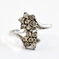 Ezüst(Ag) kétvirágos köves gyűrű, jelzett, méret: 57, bruttó: 3,6 g