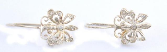 Ezüst(Ag) pillangómintás fülbevalópár, jelzett, d: 1,3 cm, nettó: 2,3 g