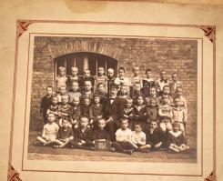 cca 1880-1910 kb 175 db keményhátú fotó dobozban, közte vizitkártya, kabinetfotó, osztálykép, stb., ...