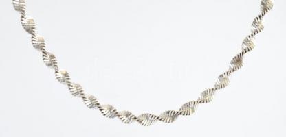 Ezüst(Ag) csavart, fonott nyaklánc, jelzett, h: 40 cm, nettó: 8,9 g