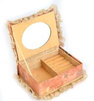 Bársony bélésű, díszes, csipkés piperedoboz, 21x16x8 cm