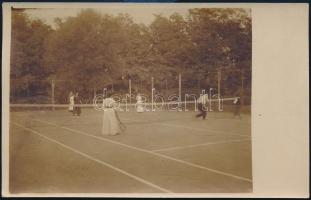1911 Teniszező társaság, fotólap, 9×14 cm