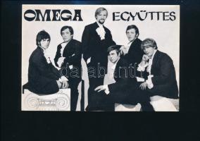 cca 1967 A régi Omega együttes sokszorosított fotója, hátoldalon 8 db eredeti aláírással (Benkő, Lau...