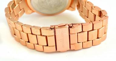 Michael Kors jelzésű karóra, apró karcolásokkal, nem működik, d: 3,5 cm