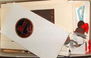 39 db fém dombor (reliefes) üdvözlőlap az 1970-es évekből