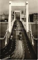 Budapest, Erzsébet híd, villamos, automobil. Képzőművészeti Alap Kiadóvállalat