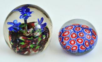 2 db üvegnehezék gömb, kis csorbákkal, d: 6 cm, 8 cm