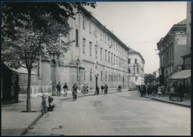 cca 1960 Székesfehérvár, utcakép, fotó, 12×17 cm