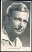 Kenessy Zoltán(1926-) magyar színész aláírása az őt ábrázoló fotón