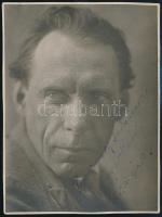 Sugár Károly (1882-1936) magyar színész aláírása az őt ábrázoló fotón