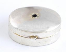 Ezüst(Ag) ovális gyógyszeres dobozka, zafír berakással, jelzett, 3×2,5×1,3 cm, bruttó: 13,4 g