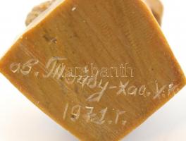 1971 Mongol zsírkőfaragvány, alján jelzett, m: 6 cm