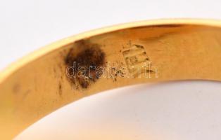 Arany(Au) 18 K gyűrű, lila kővel, jelzett, méret: 51, bruttó: 10,1 g