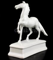 Herendi fehér mázas porcelán lipicai ló, jelzett (mélynyomás), lábnál repedéssel, 17×18 cm