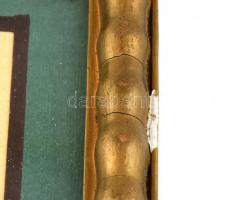 Régi keret, kis sérüléssel. Képméret: 21x16 cm