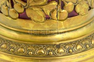 Áttört, fedeles réz cukorkás kínáló, piros üveg betéttel d: 16 cm, m: 18 cm