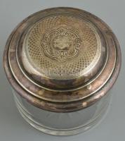 Kristály üveg tartó, ezüst (Ag) fedéllel. Jelzett, mesterjegyes, nettó 49,5 g. d:7,5 cm, m: 6,5 cm