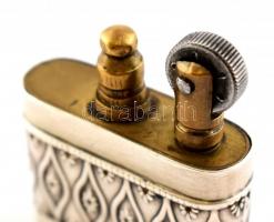 Ezüst borítású öngyűjtő kézzel készített. 4x5 cm