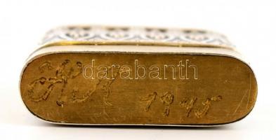 Ezüst borítású öngyűjtő kézzel készített. 4x5 cm