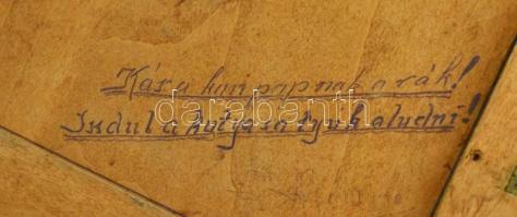 Régi fa láda, fedele késő szecessziós virág motívummal festett,  2 db kulccsal, kopott, fedél belsej...