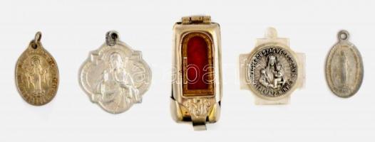 Kegytárgy tétel, össz. 5 db: 4 db Mária fém medál és egy Madonna a kisdeddel mini plasztika, m: 3 cm, fém-műanyag tartóban.