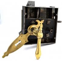 Régi zár kulccsal, kilinccsel, 12,5x11,5 cm