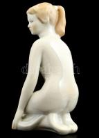 Aquincumi porcelán ülő akt, kézzel festett, jelzett, hibátlan, m: 22 cm