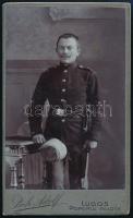 cca 1905 Katonaportré, keményhátú fotó, Pick Adolf lugosi (Lugoj/Lugosch) műterméből, 10x6 cm