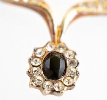 Fekete-fehér kövekkel kirakott bizsu nyaklánc, h: 41,5 cm