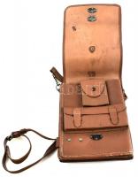 Vegyes militária tétel, közte bilincs, kulacs, táska