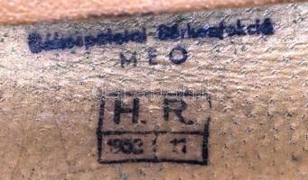 Vegyes militária tétel, közte bilincs, kulacs, táska