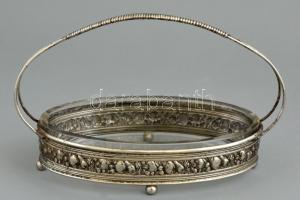 Historizáló stílusú, gyümölcsökkel plasztikusan díszített ovális fém füles, négy talpon álló kínáló üvegbetéttel, jelzés nélkül, üvegbetét belső peremén apró csorbával, 11x23,5 cm, m: 15 cm