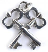 Ezüst(Ag) kulcsos medál, jelzett, 2,3x1,8 cm, nettó: 1,54 g