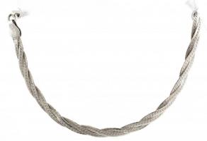 Ezüst(Ag) háromszálas fonott karkötő, jelzett, h: 16,5 cm, nettó: 3,8 g