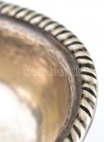 Ezüst(Ag) ovális kalapált kínáló tálka, jelzett, 11,5x8 cm, nettó: 74 g