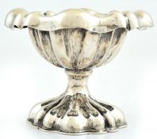 Ezüst(Ag) kerek, talpas karéjos kínáló, jelzett, m: 8 cm, d: 10 cm, nettó: 104,4 g